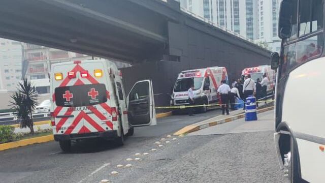 Balacera en Paseo Interlomas acaba con la vida de 2 personas