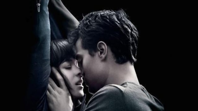 3 mujeres lo atacan durante proyección de 50 Sombras de Grey