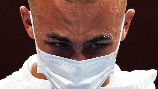 Benjamin Whittaker rechaza medalla de plata.