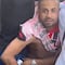 Captan a fan robándole celular a ídolo de su equipo; termina sometido por el jugador