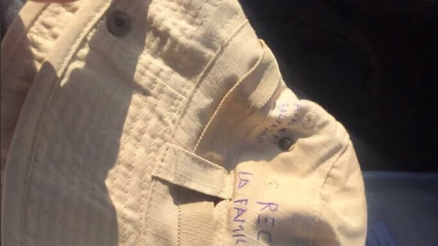 Gorra que le aventaron al papa Francisco