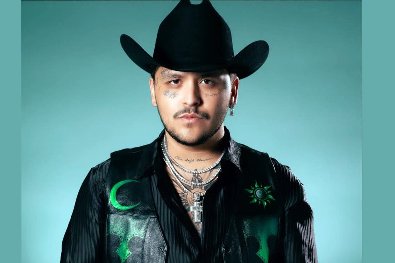 Christian Nodal, cantante
