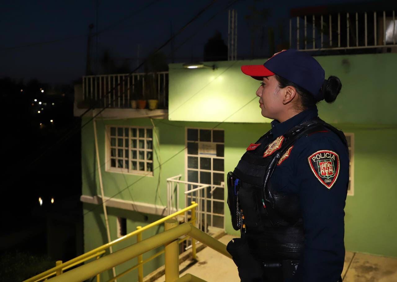 Lía Limón entregó camino blindado 17