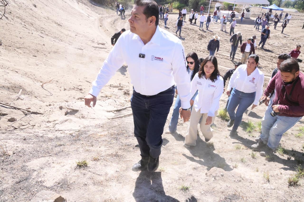 La tecnificación del riego optimiza el uso del agua y mejora la producción agrícola.