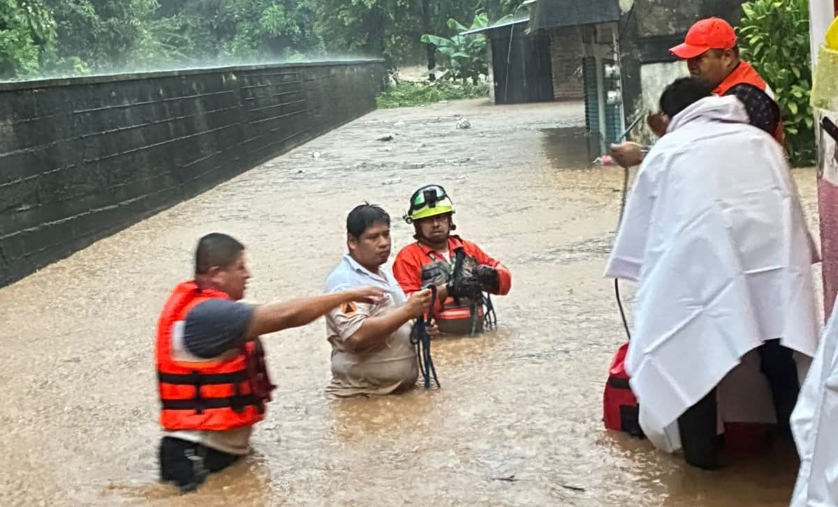 Tapachula en alerta: se desborda río por fuertes lluvias y genera inundaciones