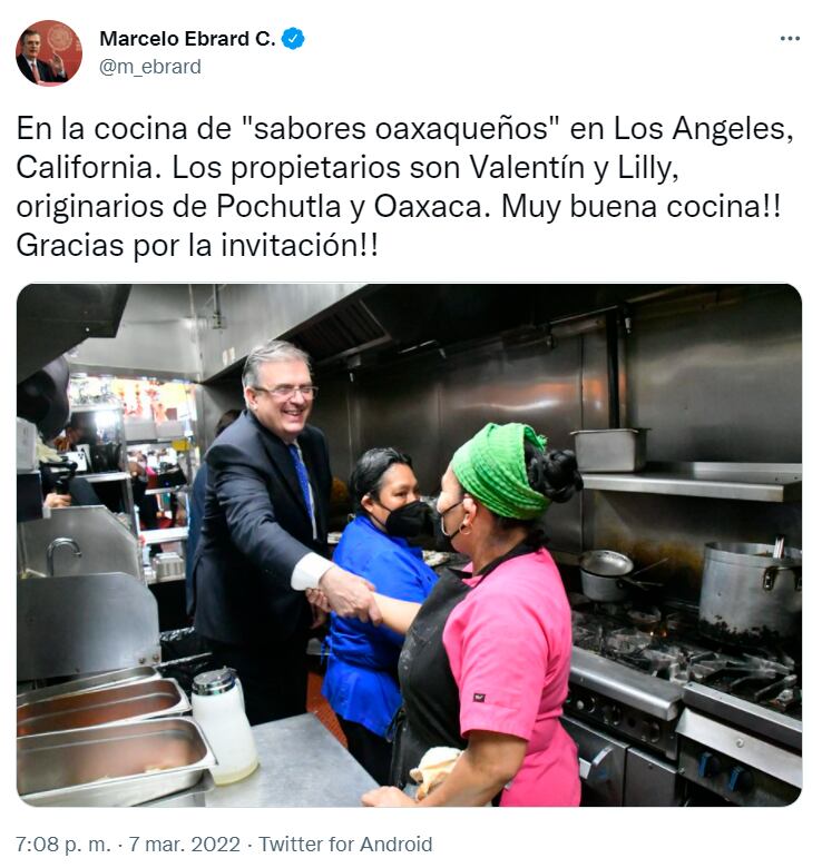 Marcelo Ebrard en cocina de origen mexicano el Los Ángeles, California sin portar cubrebocas/Marcelo Ebrard