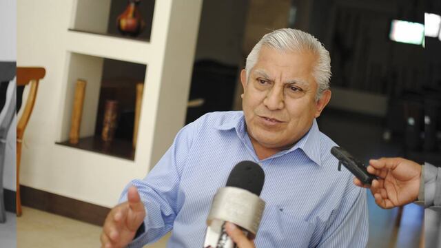 De acuerdo con la versión oficial de la PGR el director de Ayotzinapa, es señalado como cabecilla del grupo delictivo "Los Rojos".