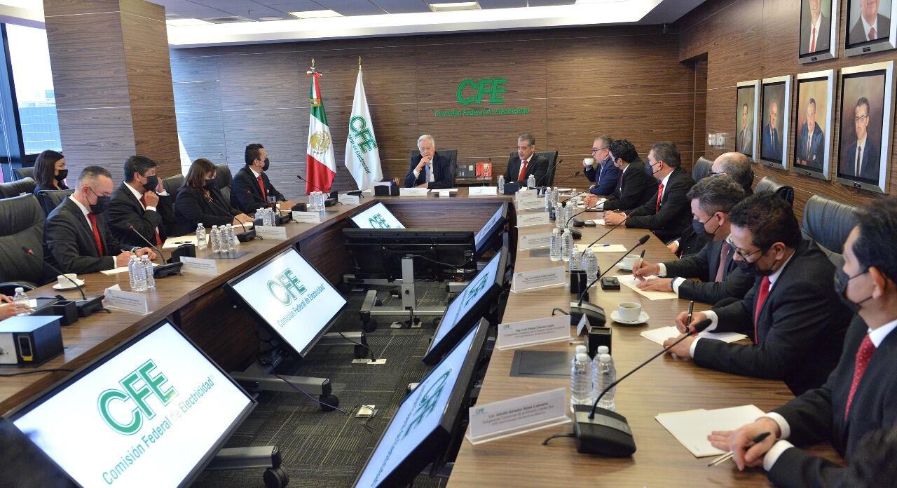 Manuel Bartlett, titular de la CFE