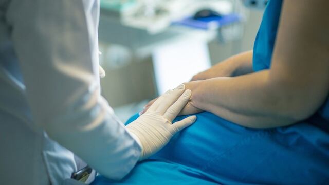 Una mujer murió al ceder su respirador artificial