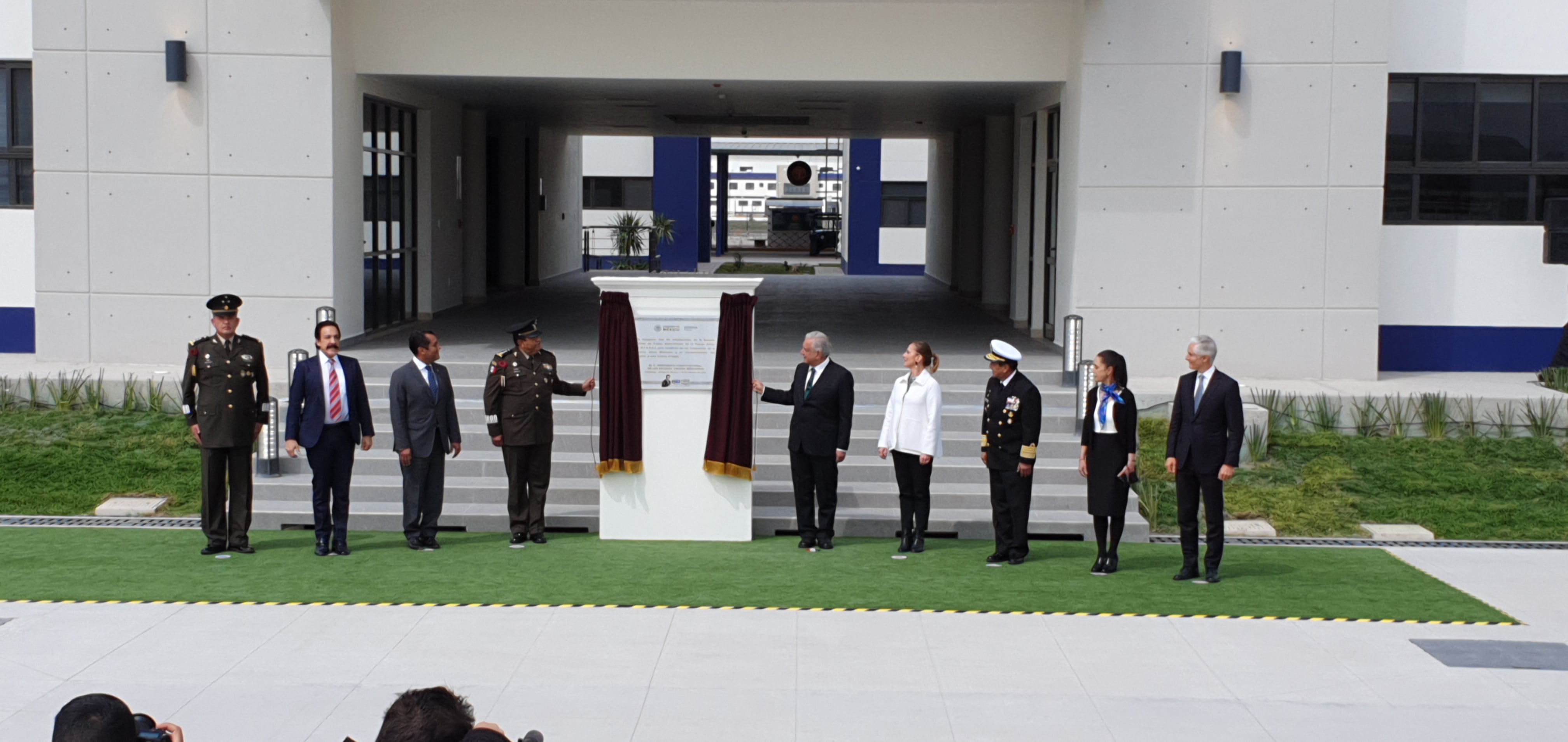 AMLO inauguró dos escuelas militares
