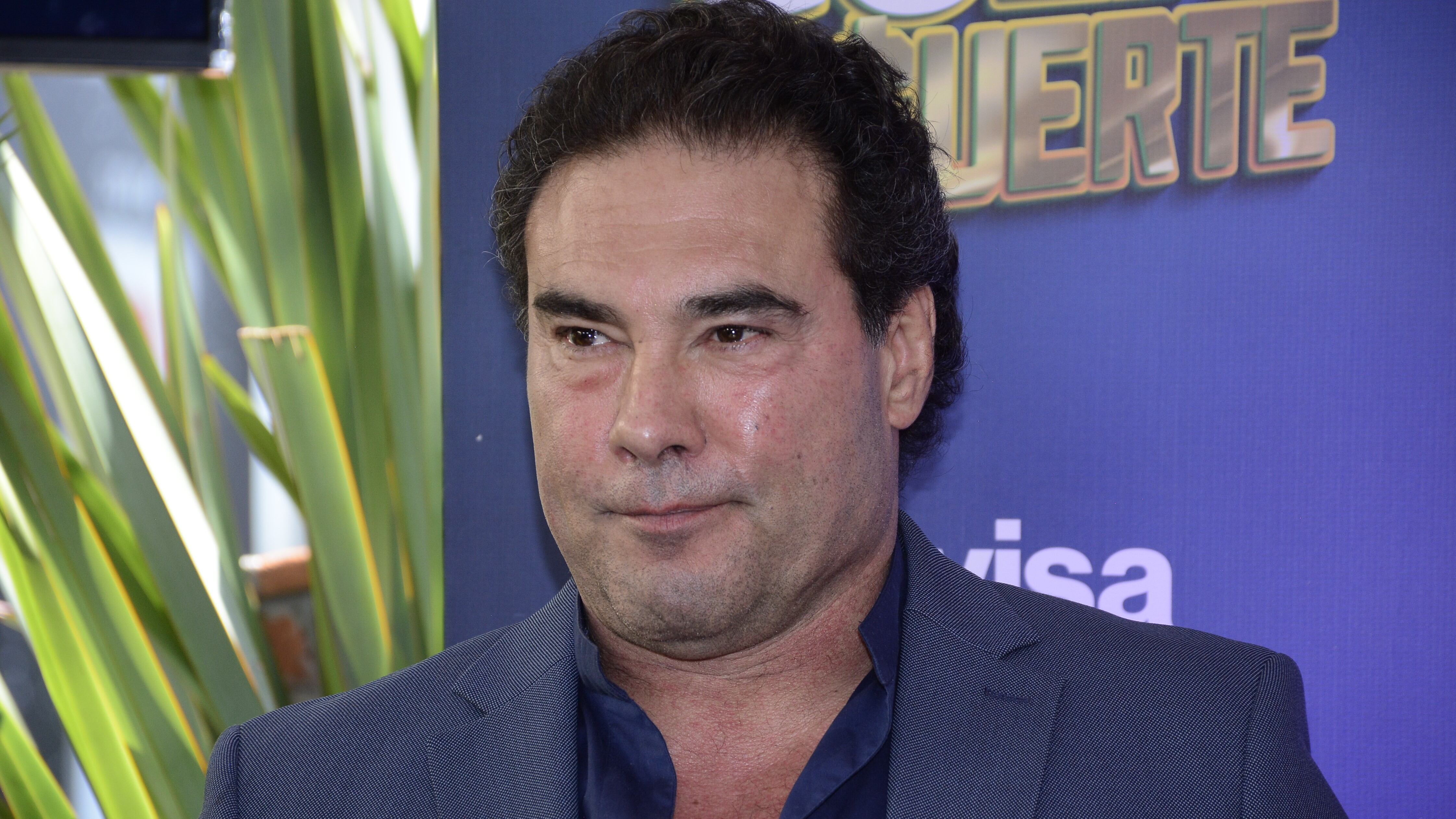 Eduardo Yáñez volvió a las andadas; agredió a una reportera y hasta le robó el celular (VIDEO)