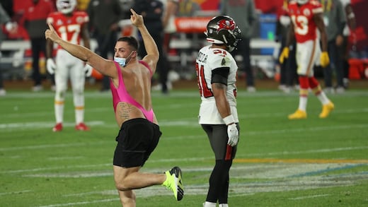 Espontáneo de Super Bowl 2021 es sacado de centro nocturno