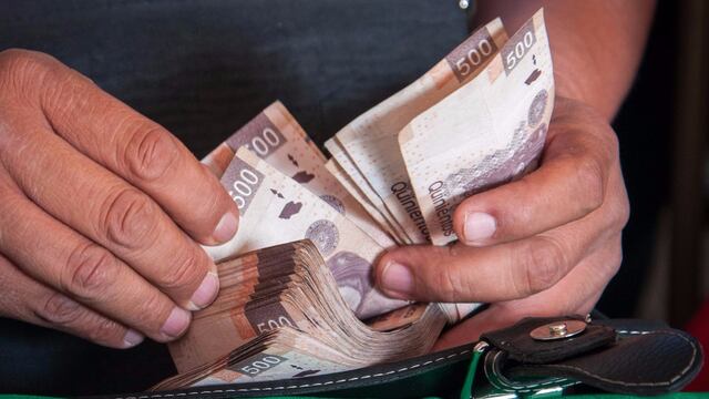Muchos billetes. Así estará la cartera de los altos funcionarios.