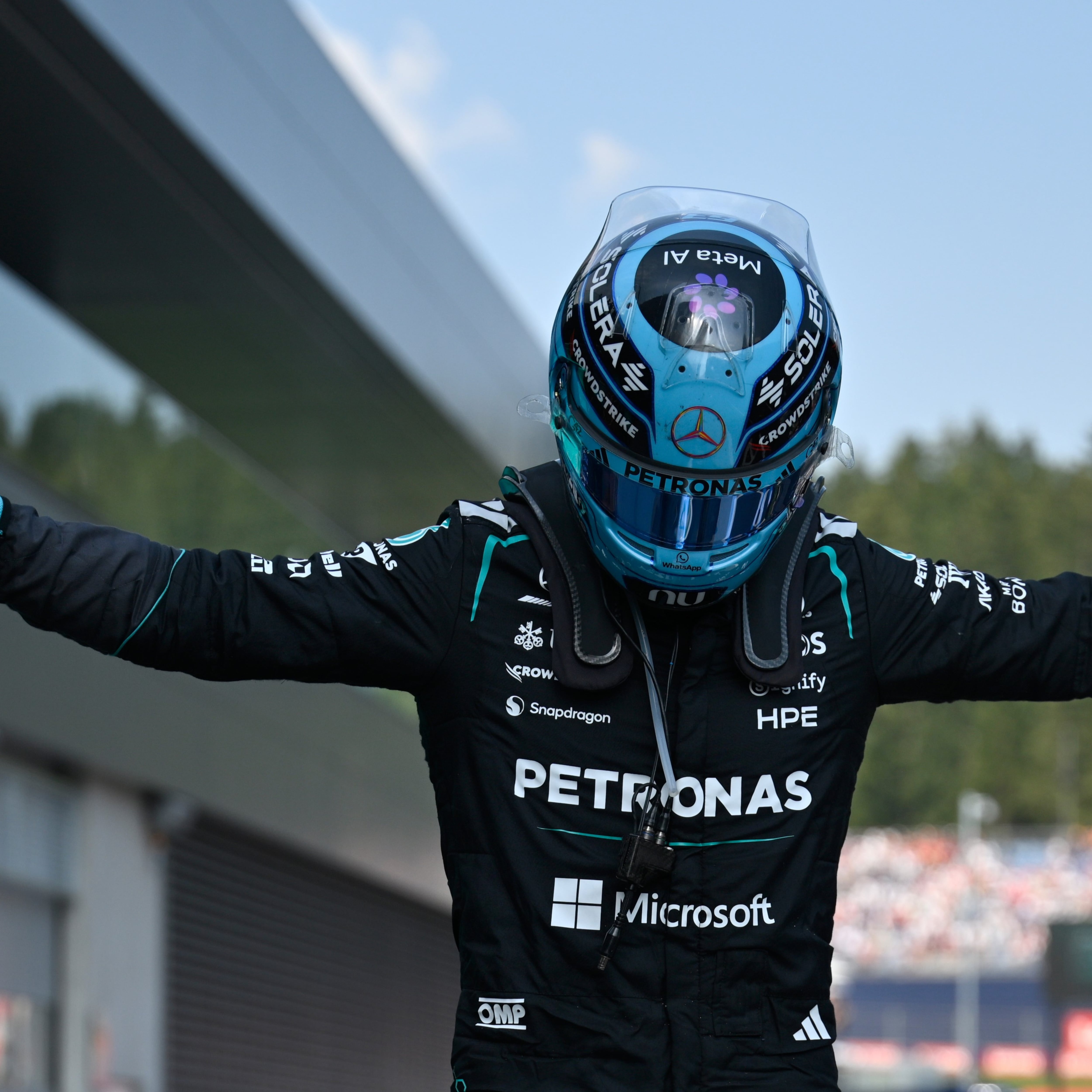 George Russell se lleva el GP de Austria y Checo Pérez abandona