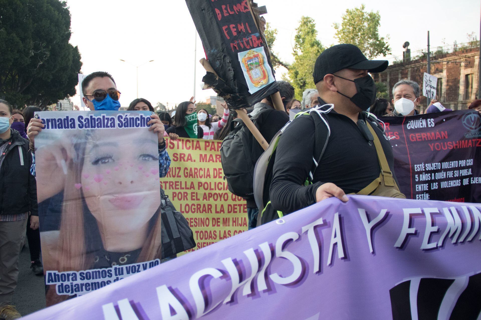 Familia de Fernanda Sabalza en la marcha 25N