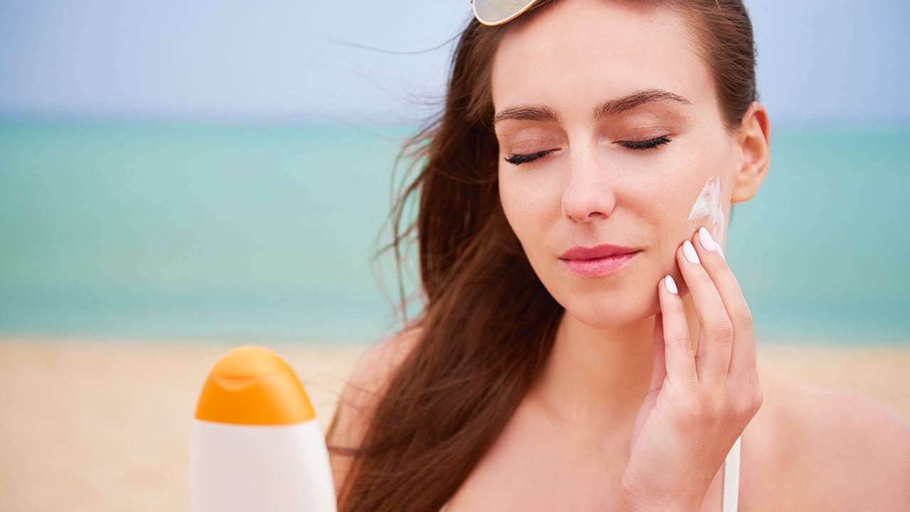 ¿Qué pasa si me pongo protector solar todos los días? X beneficios que te da tu rutina facial