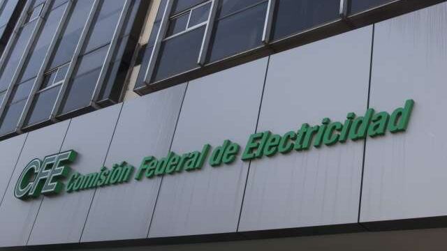 CFE. Niega que existan 10 mil vehículos en renta para funcionarios.