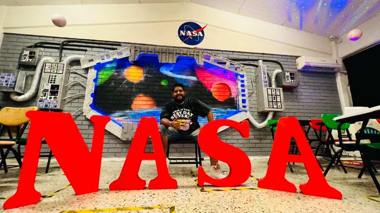 Salón del maestro Carlos Rodríguez en regreso a clases