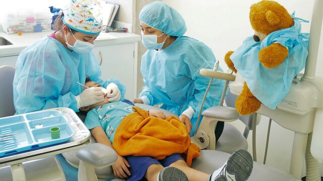 Médicos y pacientes esperan beneficios del INSABI