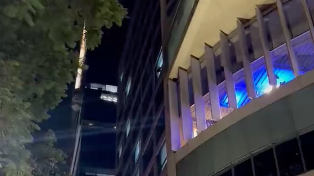 Mujer se aventó desde un hotel en Reforma 222