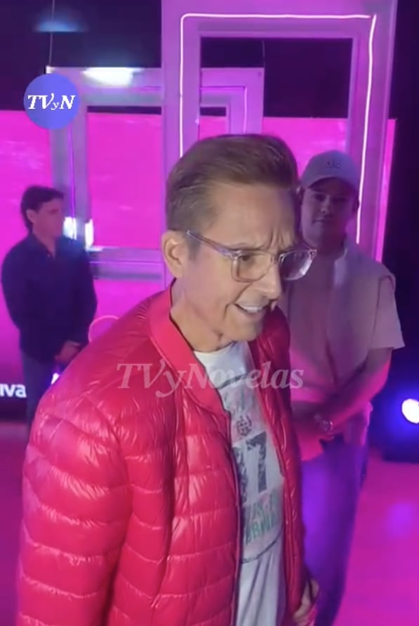 Daniel Bisogno con su joven acompañante.