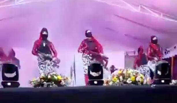 Baile de estudiantes en Michoacán