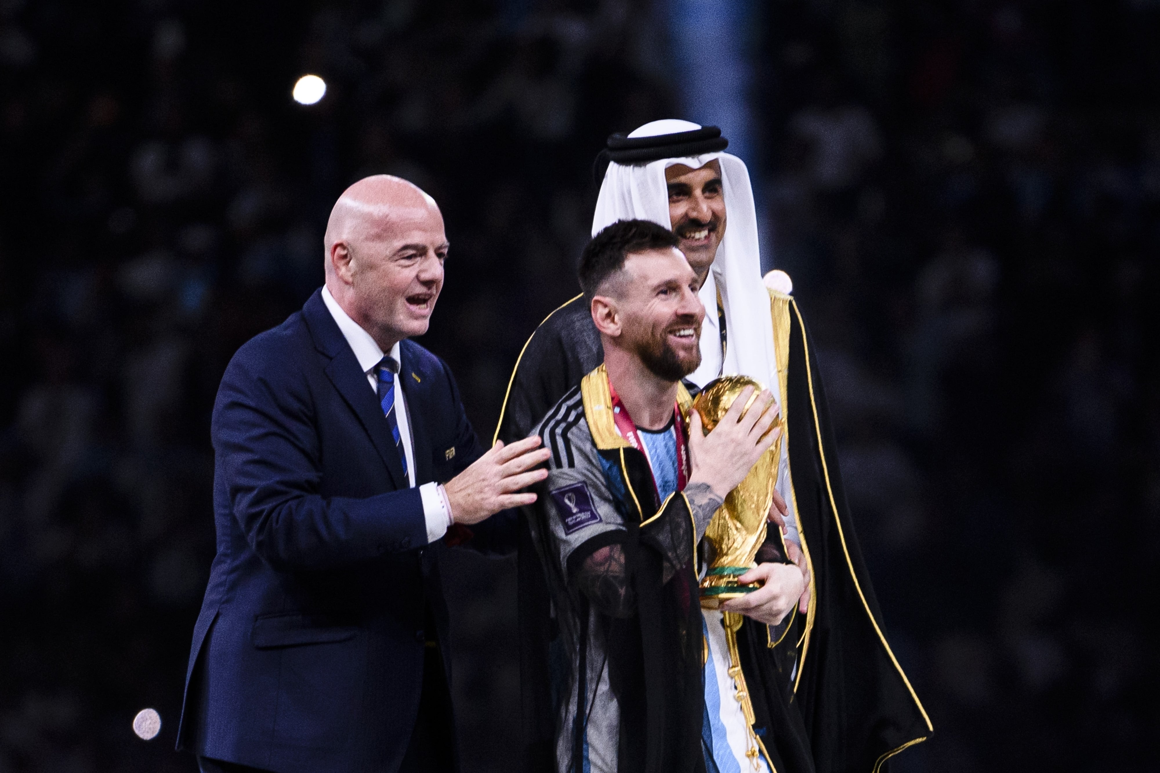 La verdad detrás de la foto viral donde Messi aparece “amañando” el Mundial de Qatar 2022