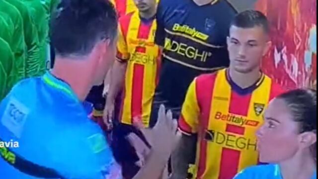 Árbitro no saluda a su asistente