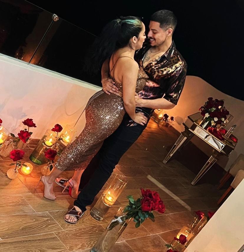 Eduin Caz y su pareja