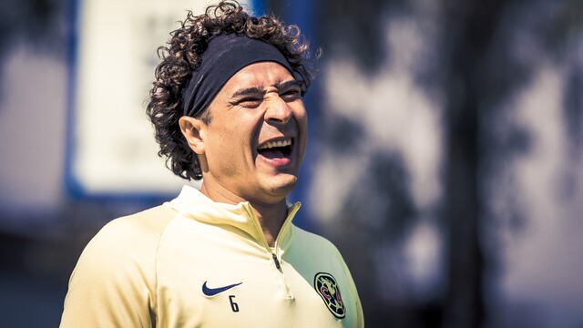 Ochoa en un entrenamiento con América