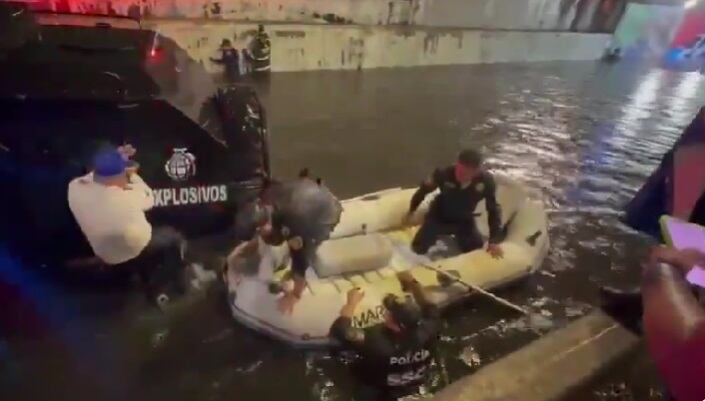 Viaducto Río Piedad, CDMX, inundado por la lluvia del 2 de junio