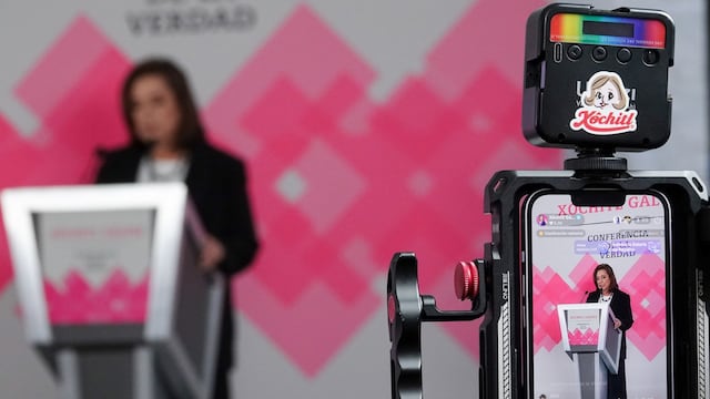 Xóchitl Gálvez, candidata a la presidencia de la república por la alianza PRI-PAN-PRD, durante su "Conferencia de la Verdad"