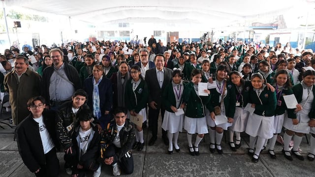 Mario Delgado conmemora centenario de educación secundaria.