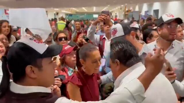 Reciben a Claudia Sheinbaum con espectaculares gorras con cola de caballo