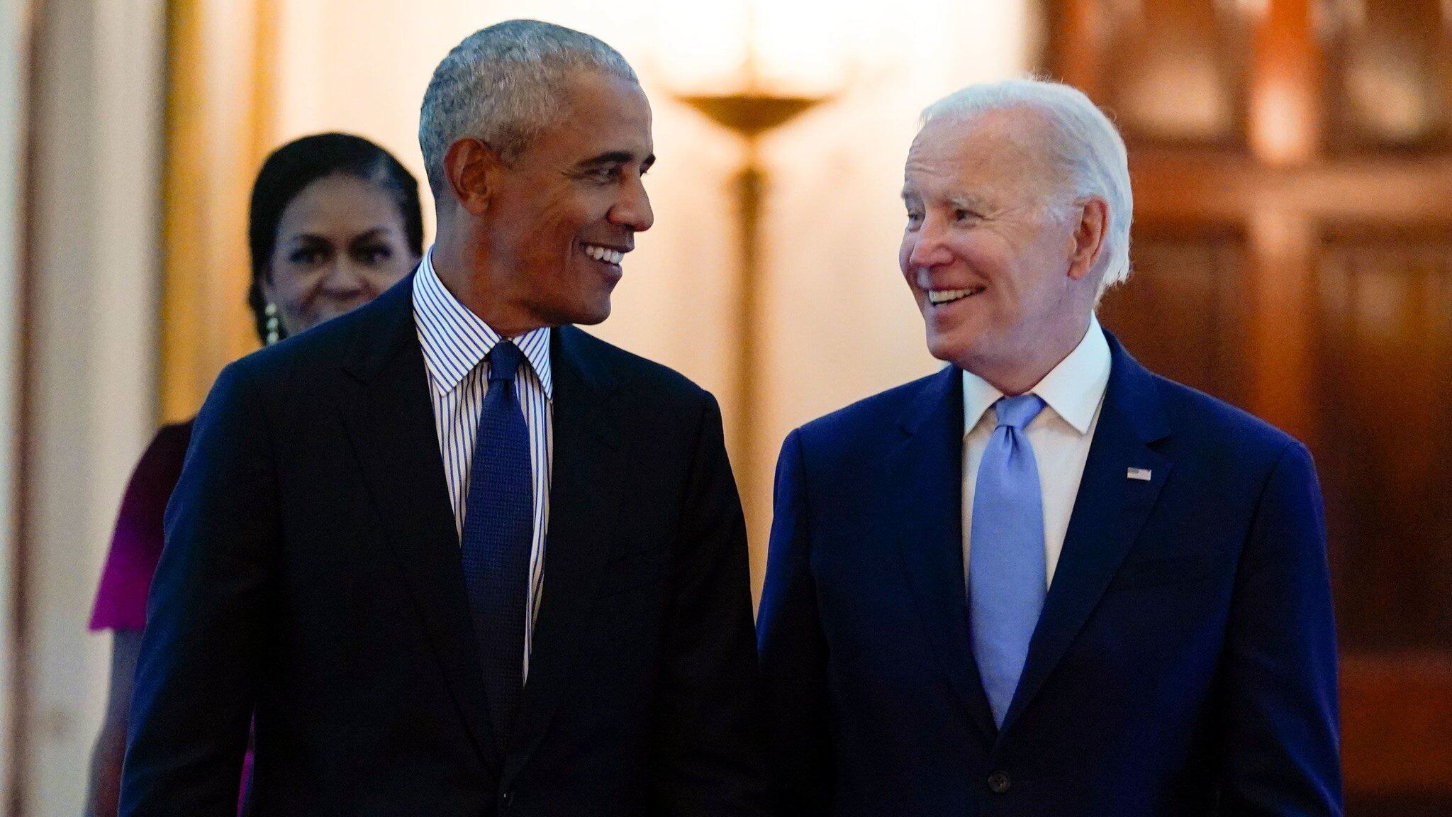 ¿Quién es Barack Obama, el ex presidente y amigo de Joe Biden que le pide reconsiderar su candidatura?