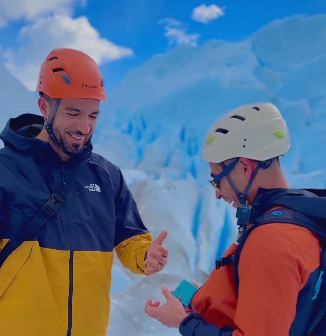 Salvador Martí se compromete con su novio tras 10 años de relación