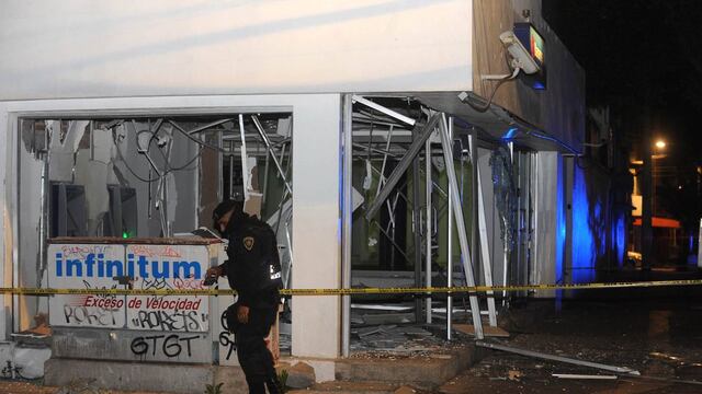 Explosión en sucursal bancaria.