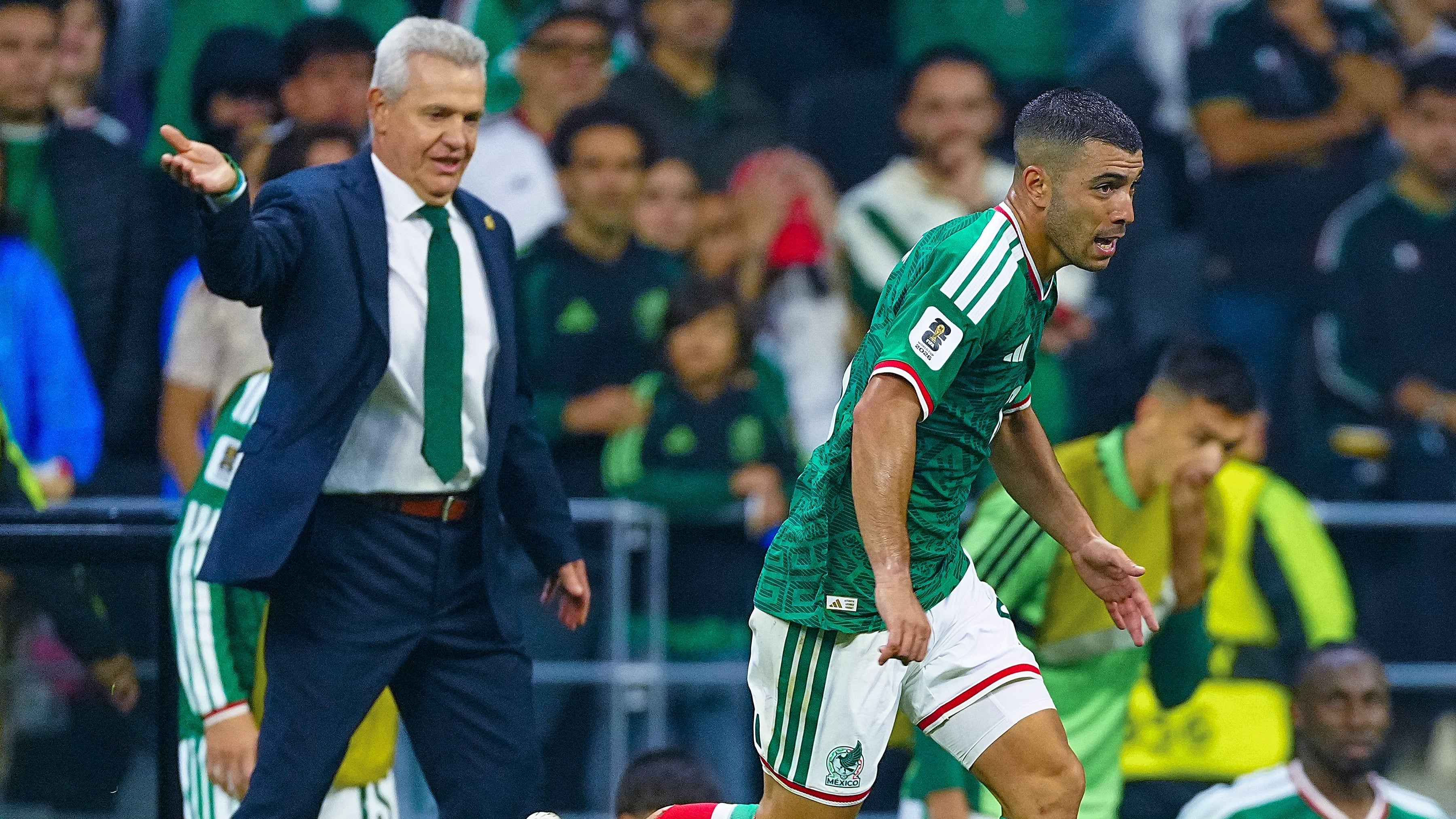 Javier Aguirre no descarta a Erik Lira para el Valencia