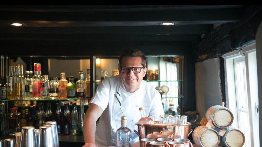 ¿Quién es Fernando Stovell, el chef del Hotel VIP que le cocinó hasta a la reina Isabel II