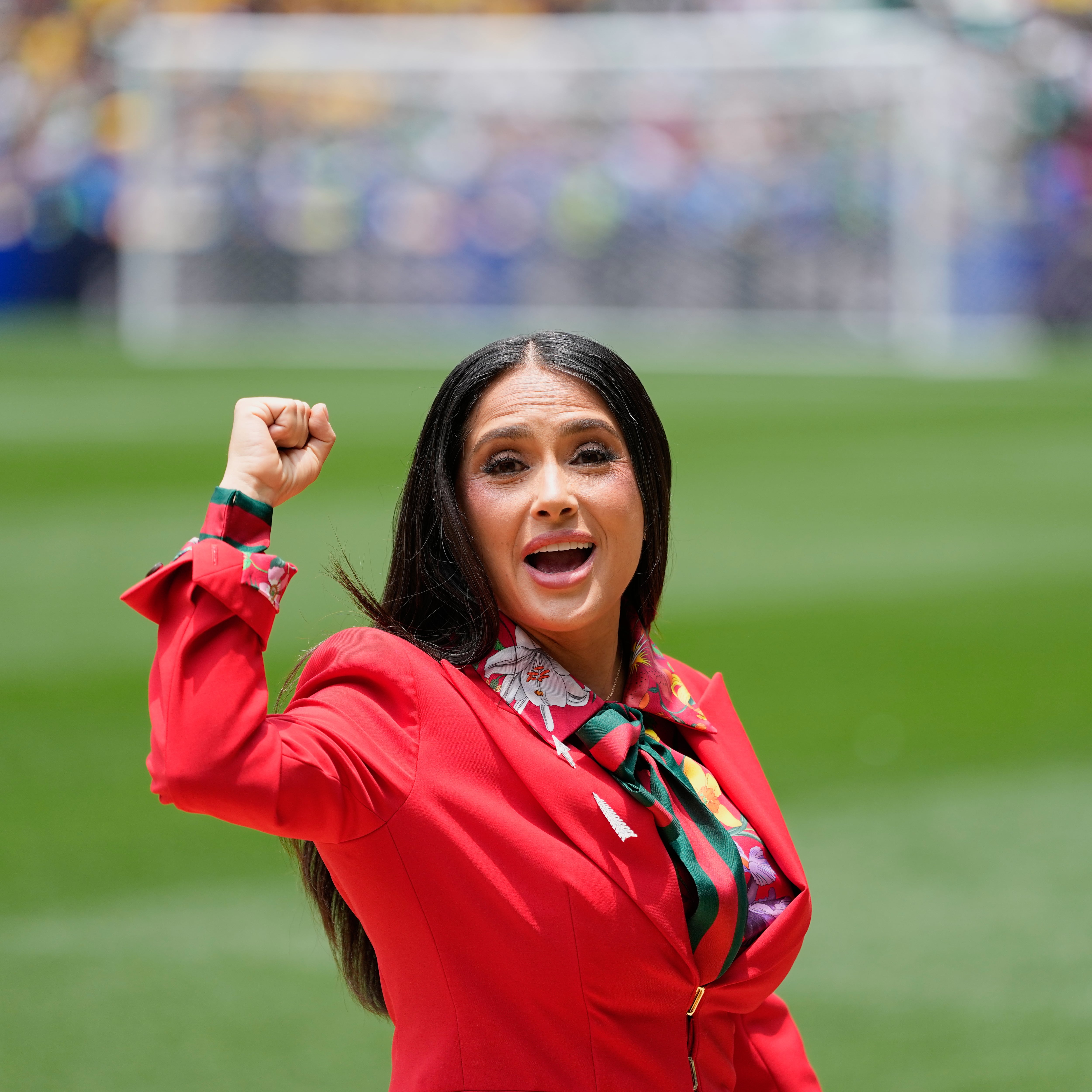 Salma Hayek se roba las miradas con su look en el Mundial 2026