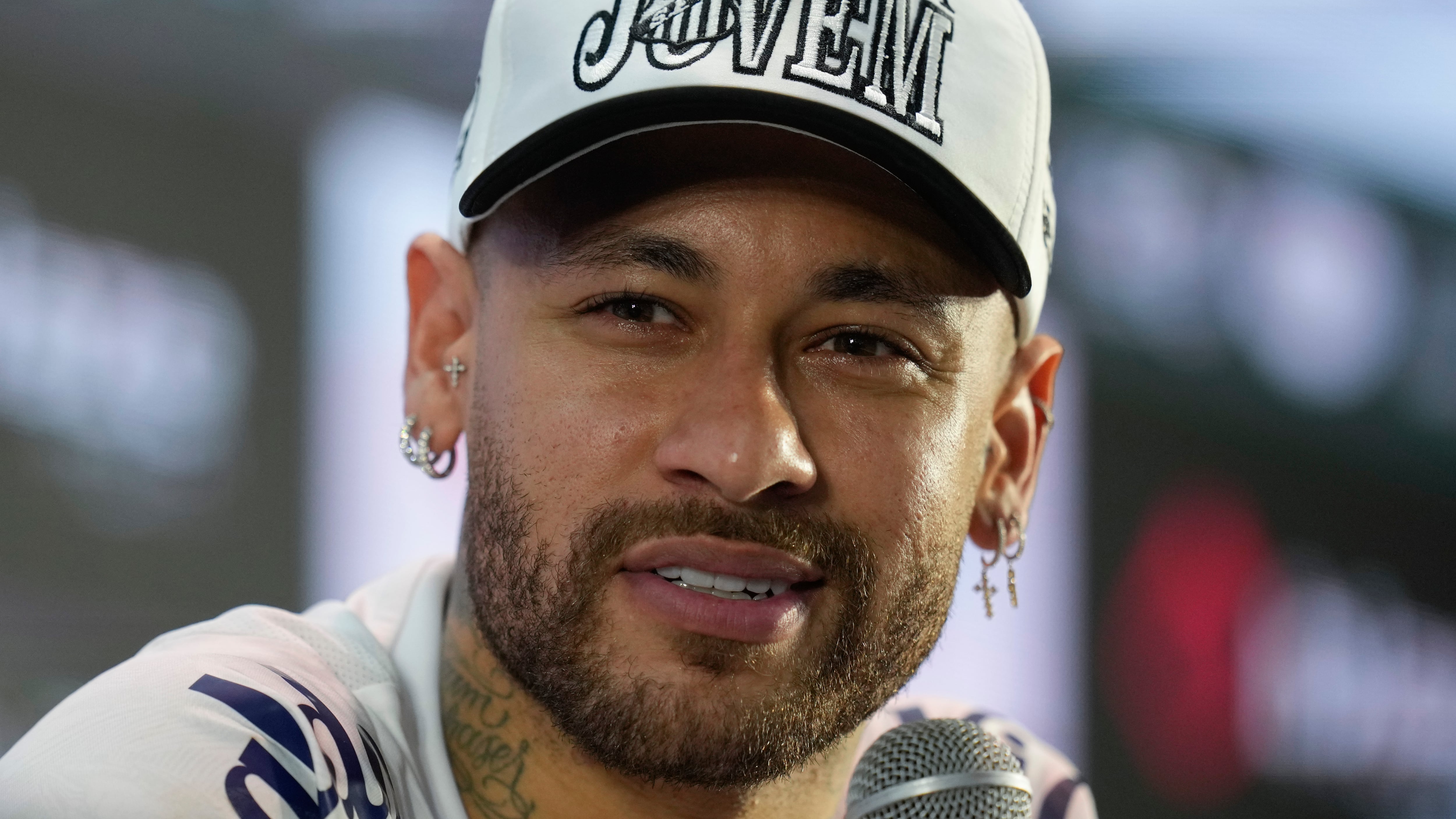 La nueva locura de Neymar: Se compra una réplica del batimóvil y le costó una brutal fortuna