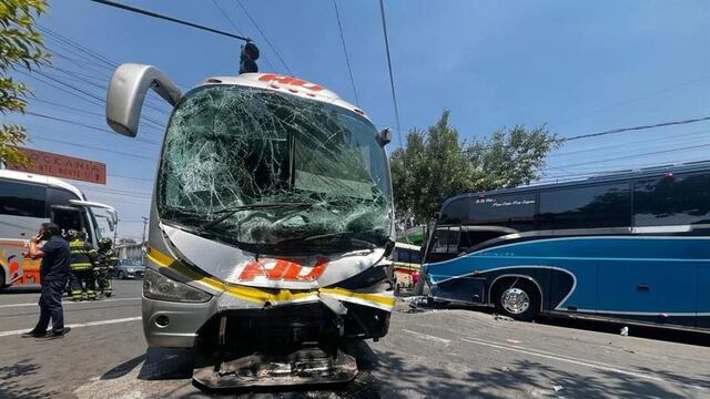 Se registra aparatoso choque de dos autobuses en alcaldía Venustiano Carranza, CDMX