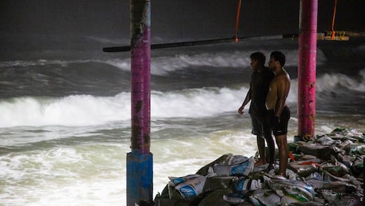 Huracán Polo provoca cierre de puertos en Baja California Sur, Jalisco y Michoacán