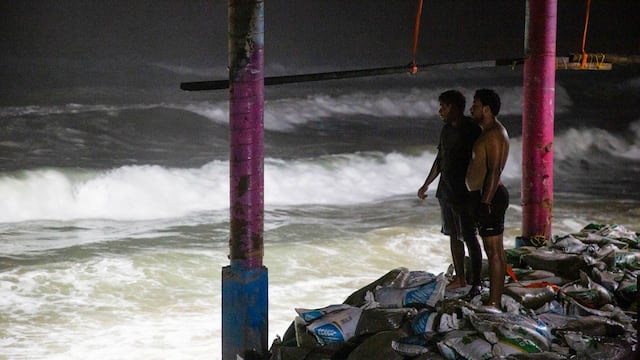 El huracán Polo se aleja de costas mexicanas pero aún podría “recurvar” hacia Baja California