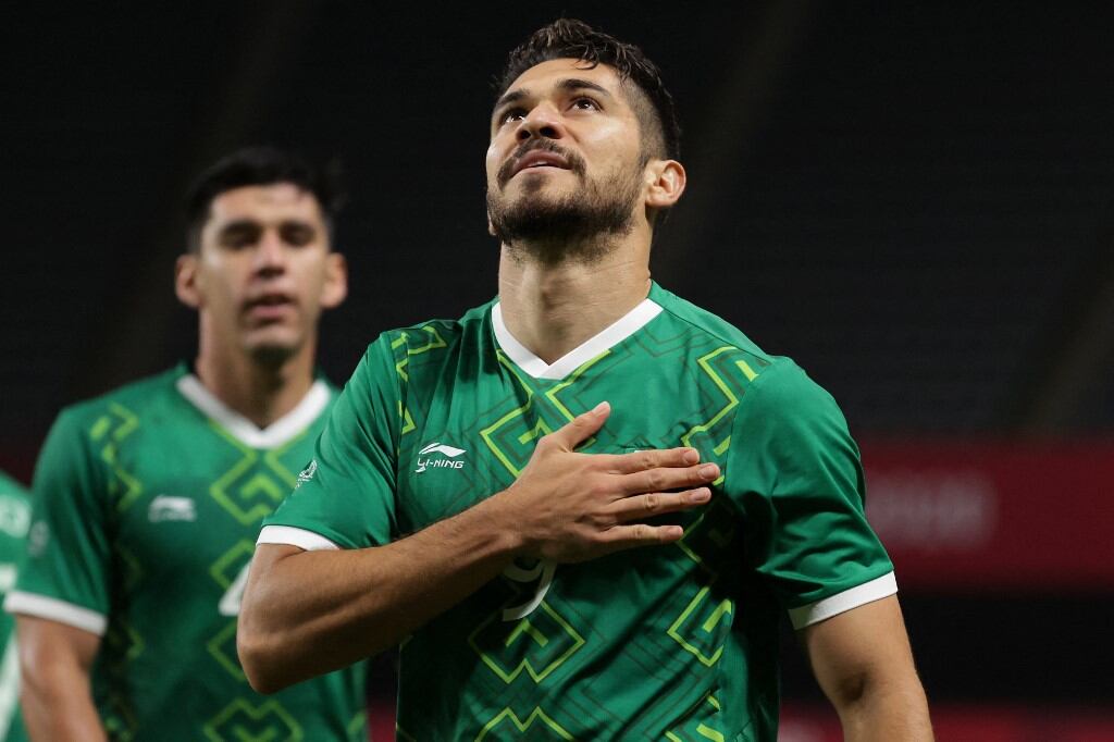 Henry Martín festeja el tercer gol