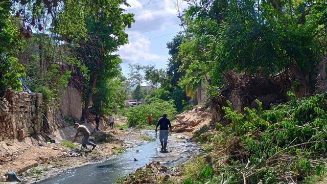 Gobierno de Abelina López limpia canales