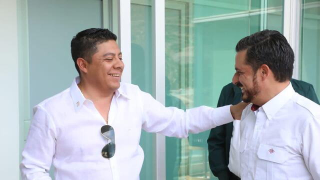 Ricardo Gallardo y Zoé Robledo