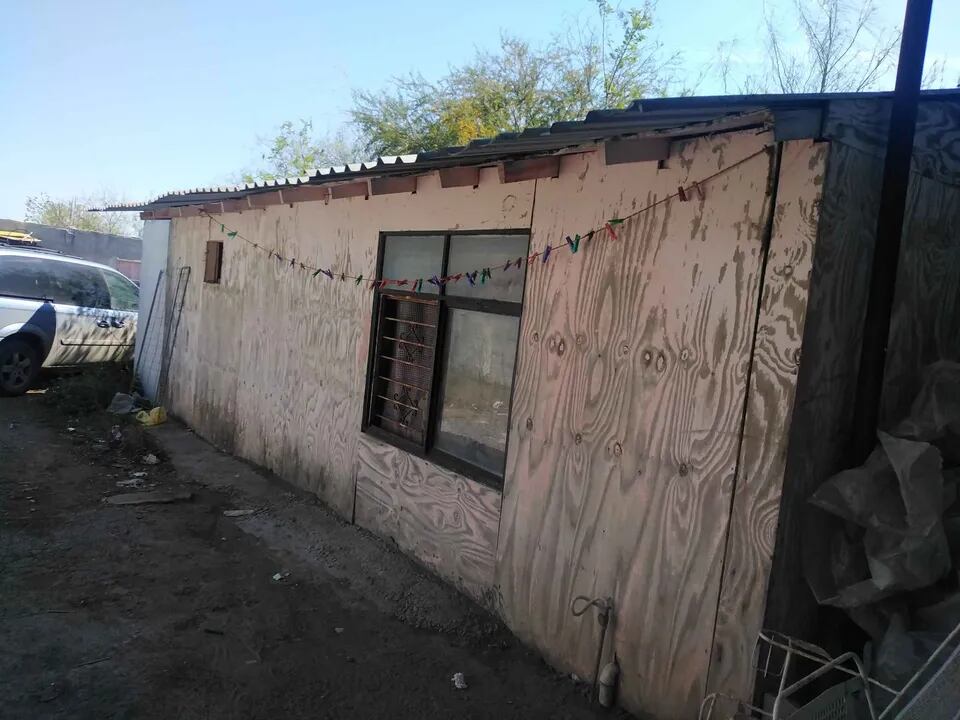 Mujer pone a la vende casa pero no el terreno
