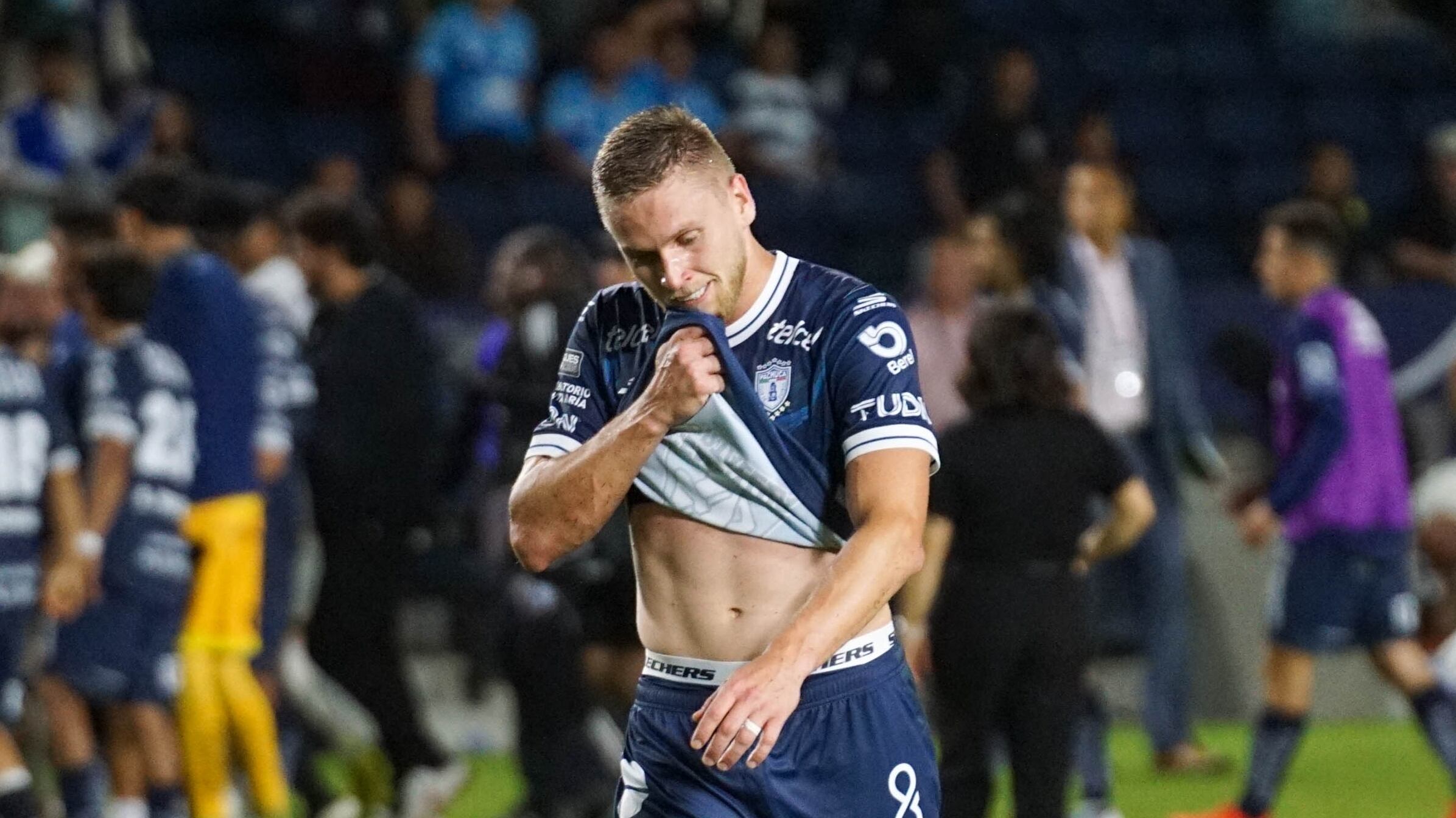 Robo descarado en la Leagues Cup 2025: Captan cómo árbitro iba a expulsar a jugador y se arrepintió de último momento