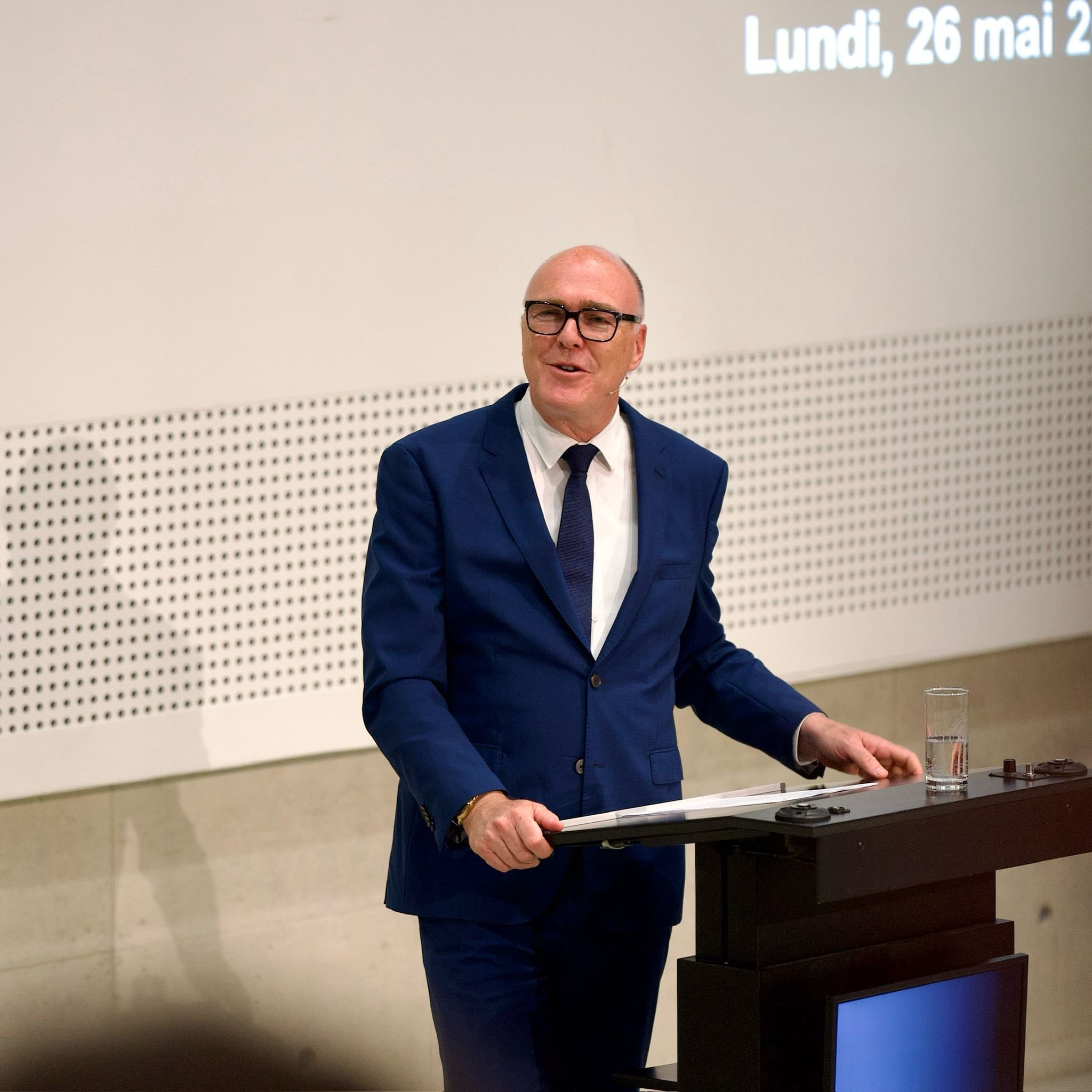 Suiza rompe con su neutralidad